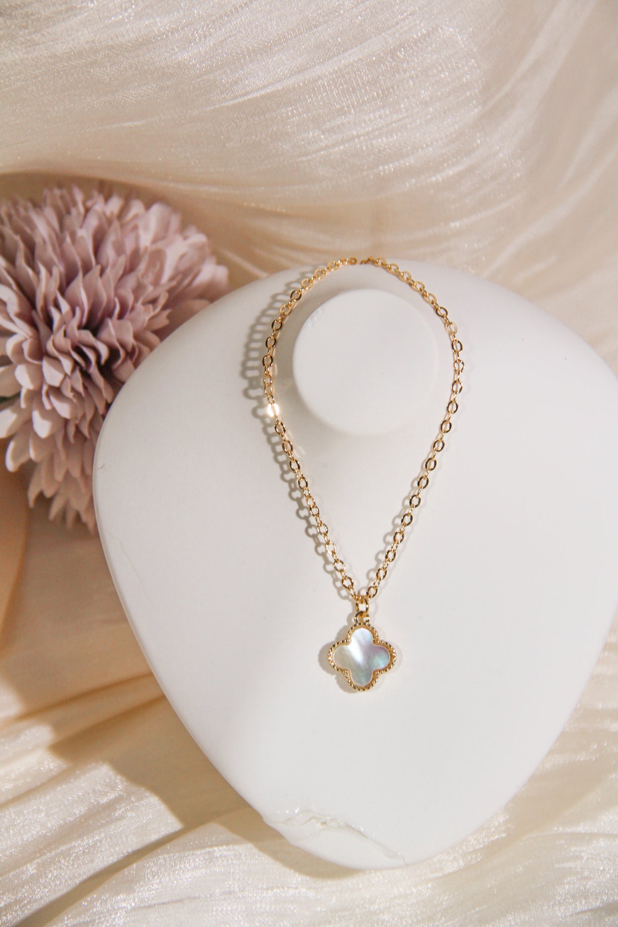 Alhambra clover deals necklace