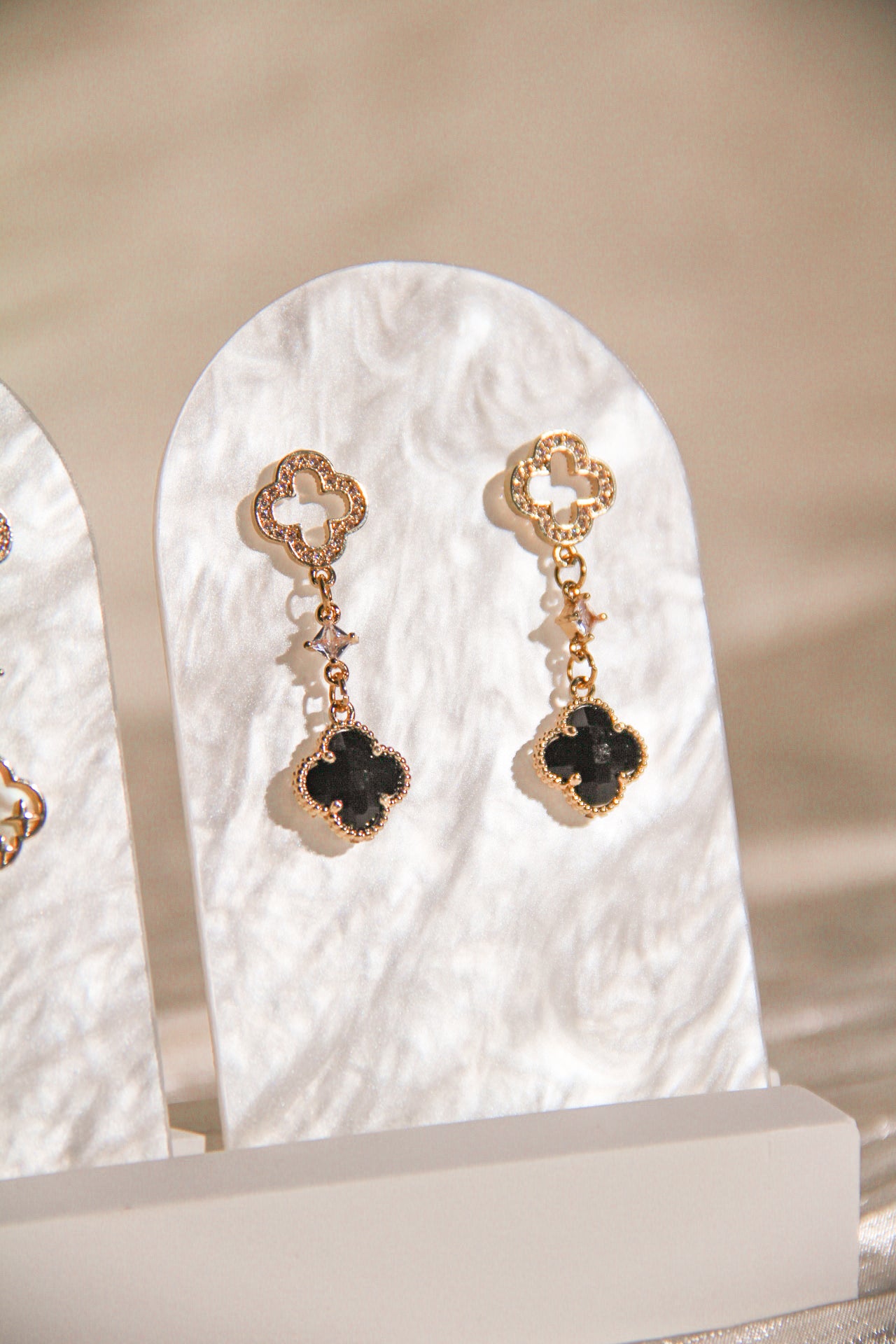 Lara Clover Earring